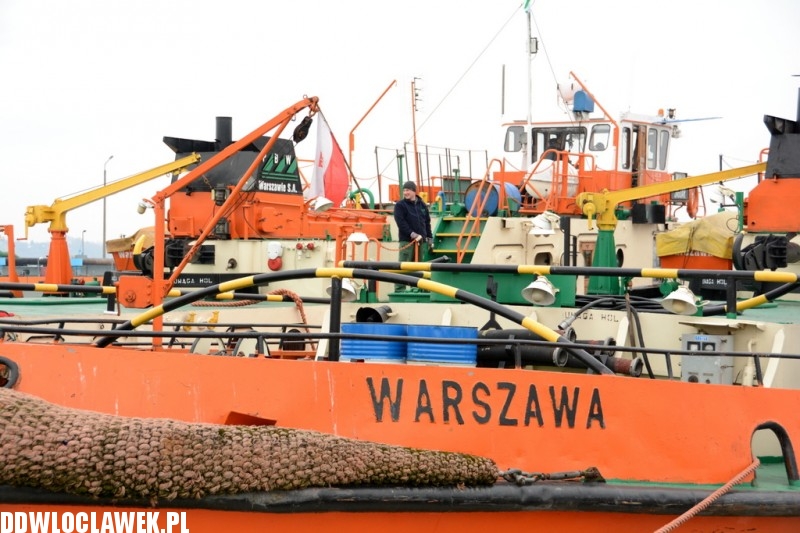 Lodołamacze rozpoczęły akcję kruszenia lodu