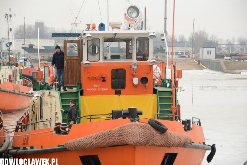 Lodołamacze rozpoczęły akcję kruszenia lodu
