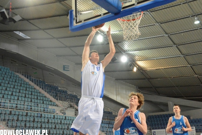 Bratobójcze derby w Hali Mistrzów
