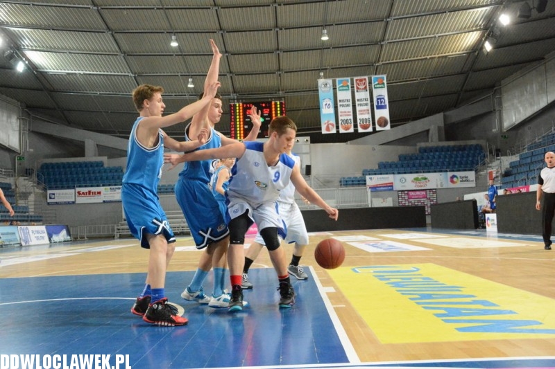 Bratobójcze derby w Hali Mistrzów
