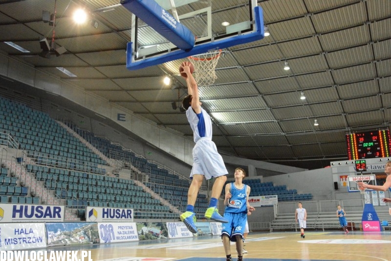 Bratobójcze derby w Hali Mistrzów