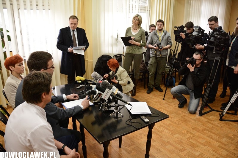 Konferencja po aferze z pijaną położną