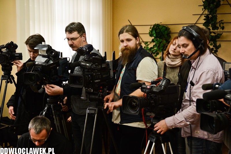 Konferencja po aferze z pijaną położną