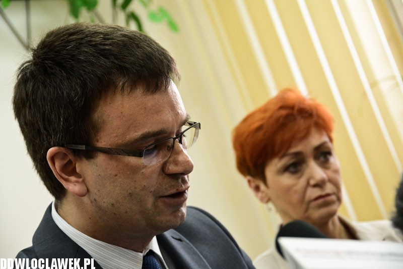 Konferencja po aferze z pijaną położną