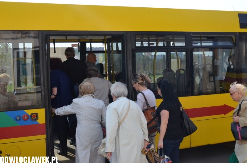 Autobus MPK zderzył się z osobowym fiatem