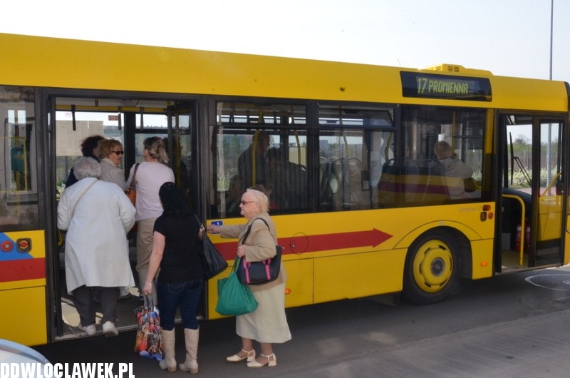 Autobus MPK zderzył się z osobowym fiatem