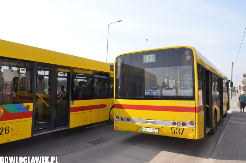 Autobus MPK zderzył się z osobowym fiatem