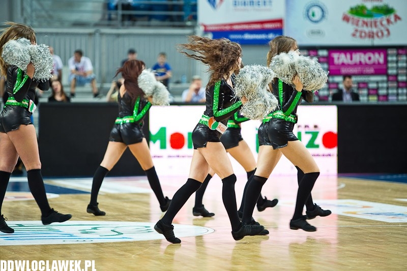 Anwil Dance Team na meczu z PGE Turowem