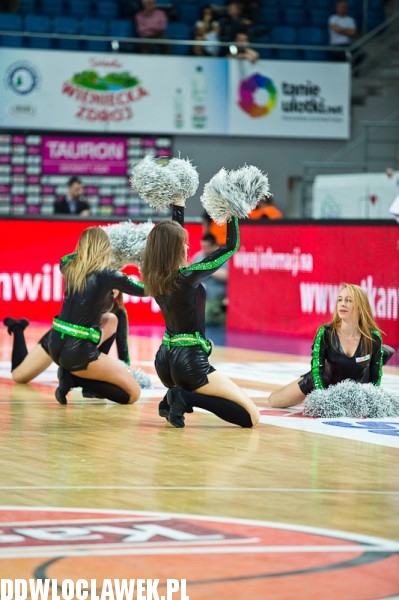 Anwil Dance Team na meczu z PGE Turowem