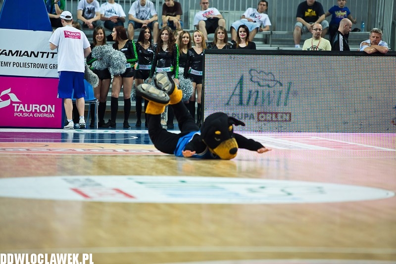 Anwil Dance Team na meczu z PGE Turowem