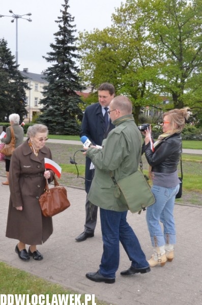 Działacze PiS rozdawali flagi narodowe