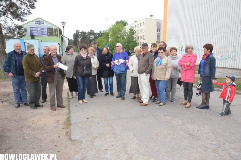 Protest mieszkańców bloku przy Ostrowskiej