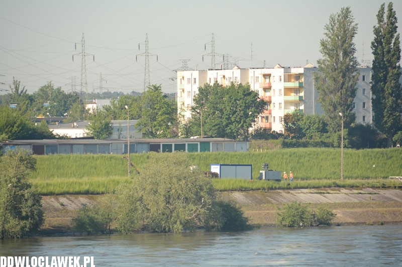 Zrzut wody na zaporze we Włocławku