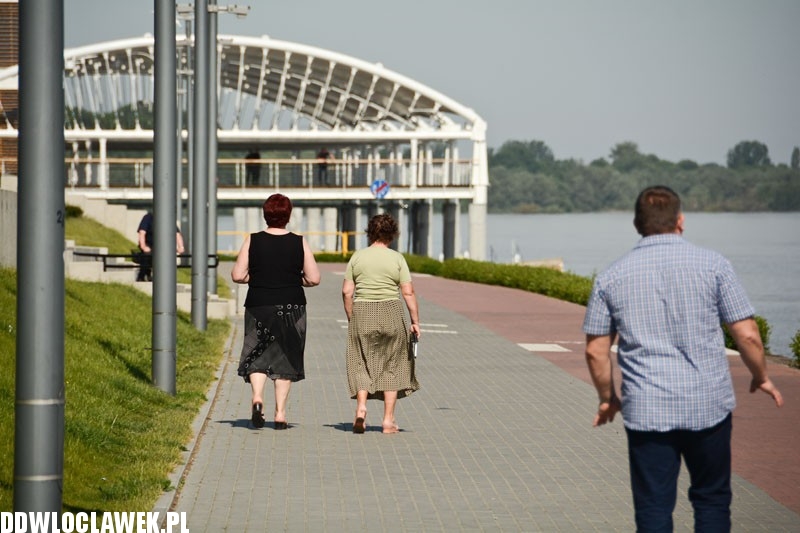 Wysoka fala przechodzi przez Włocławek