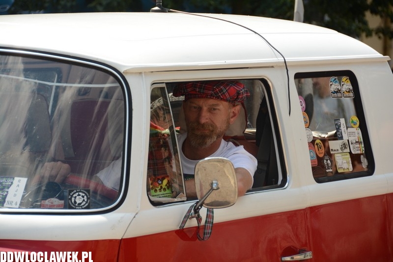 Parada garbusów ulicami Włocławka