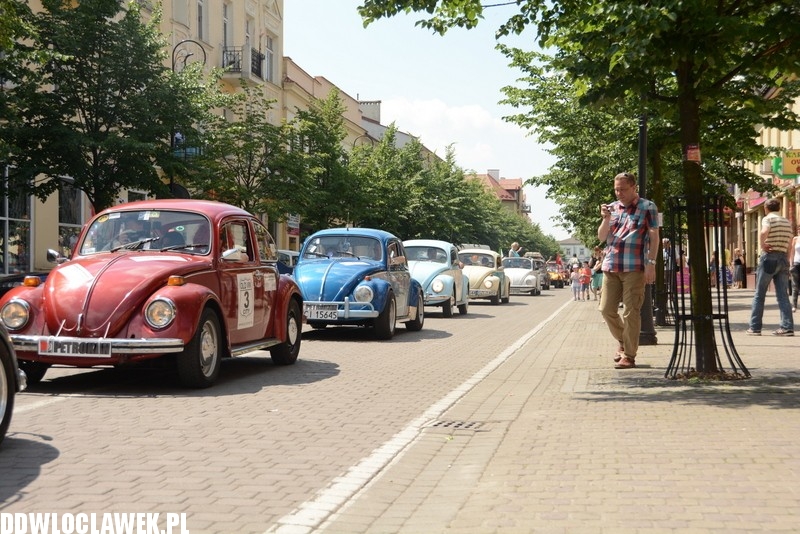 Parada garbusów ulicami Włocławka