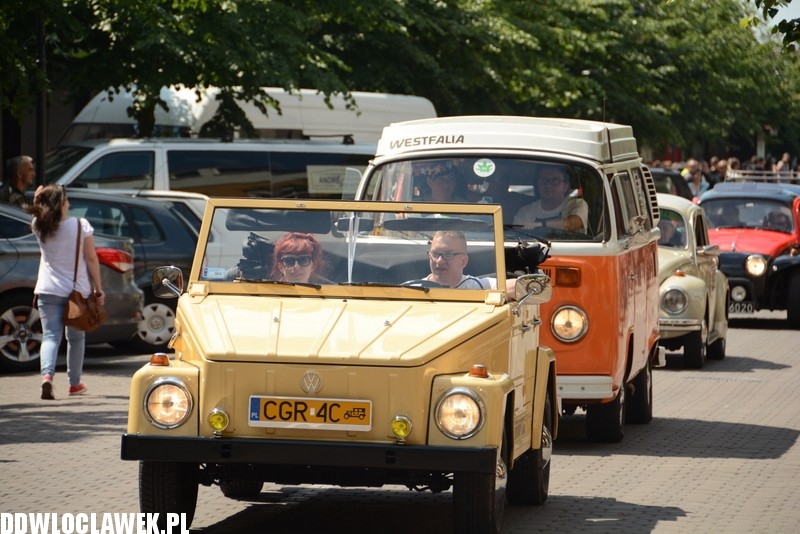 Parada garbusów ulicami Włocławka