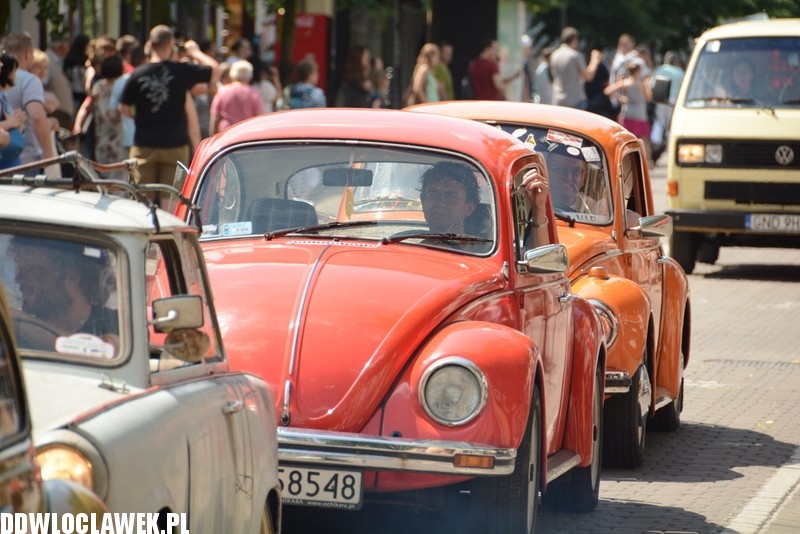 Parada garbusów ulicami Włocławka