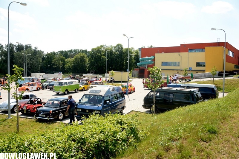 Zlot garbusów: postój przy basenie