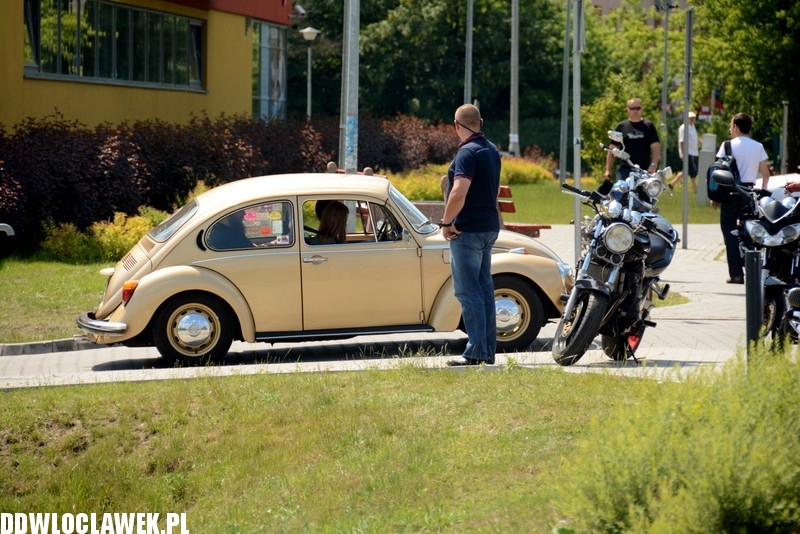 Zlot garbusów: postój przy basenie