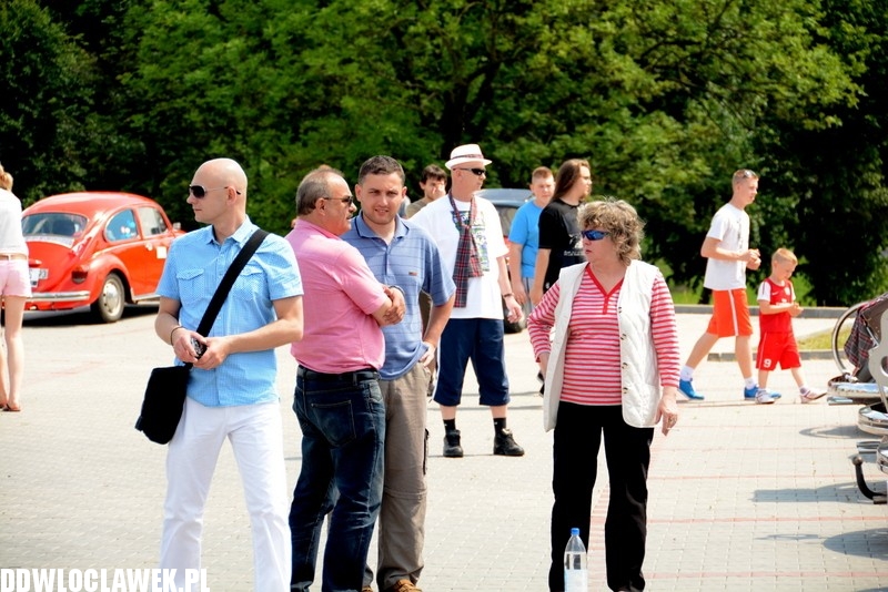 Zlot garbusów: postój przy basenie