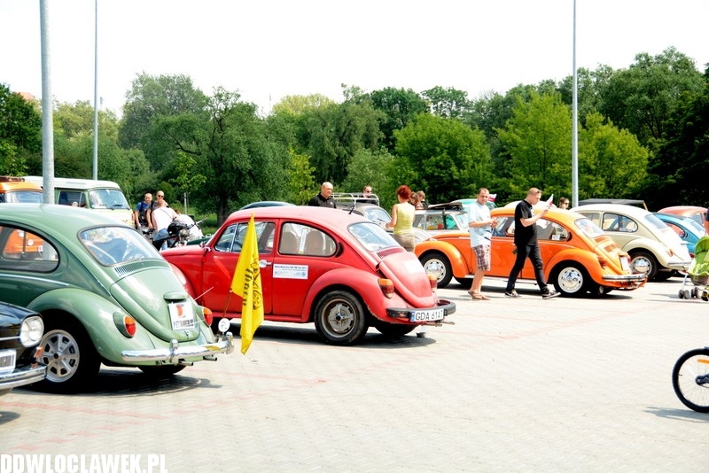 Zlot garbusów: postój przy basenie