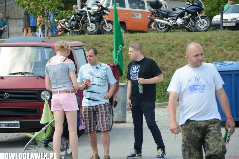 Zlot garbusów: postój przy basenie