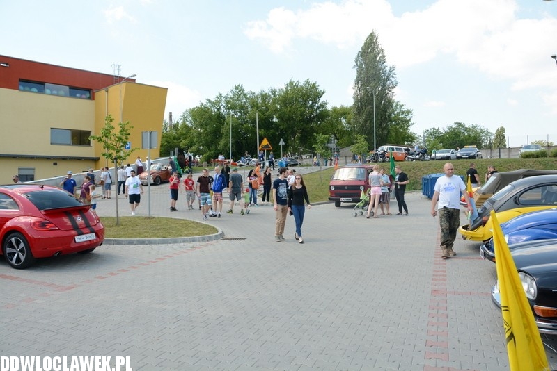 Zlot garbusów: postój przy basenie