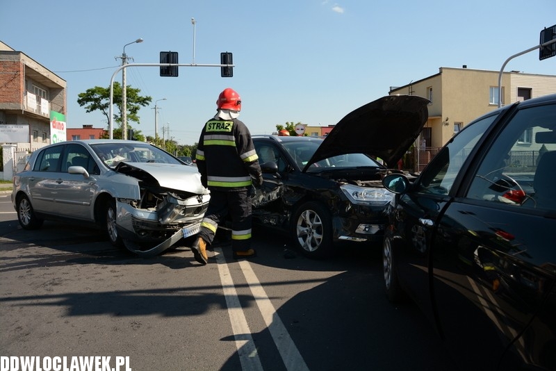 Cztery auta zderzyły się na Wiejskiej