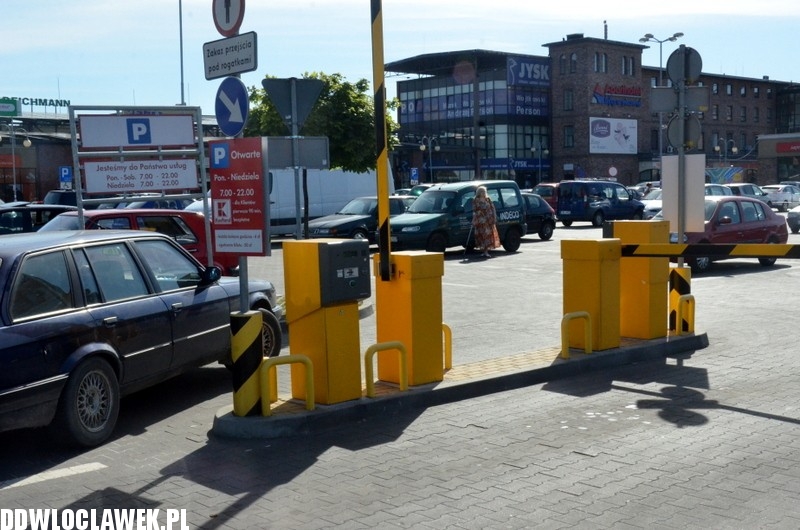 Niedziałające bramki pod Kauflandem