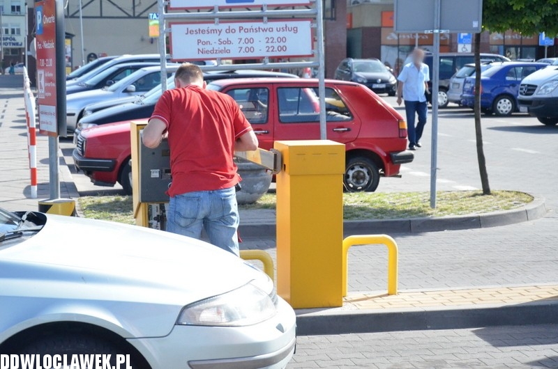 Niedziałające bramki pod Kauflandem