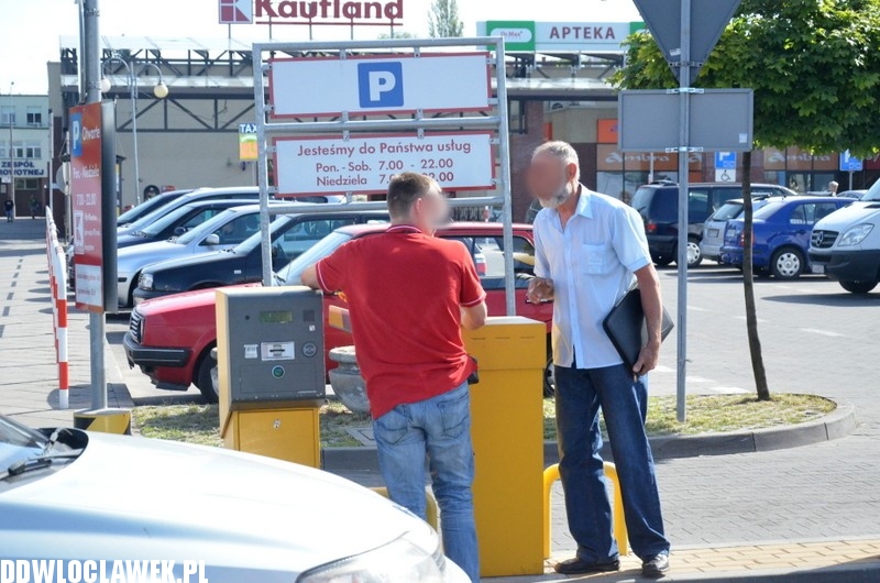 Niedziałające bramki pod Kauflandem