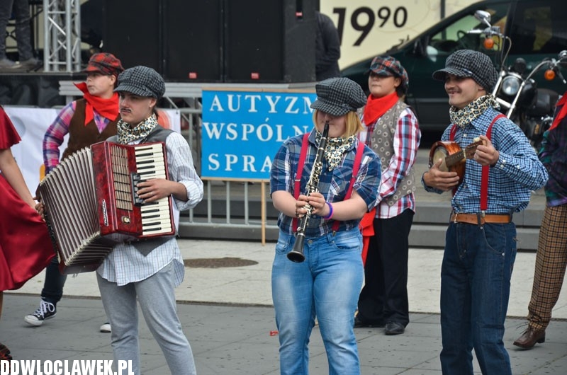 Motokrew na placu grodzkim we Wzorcowni