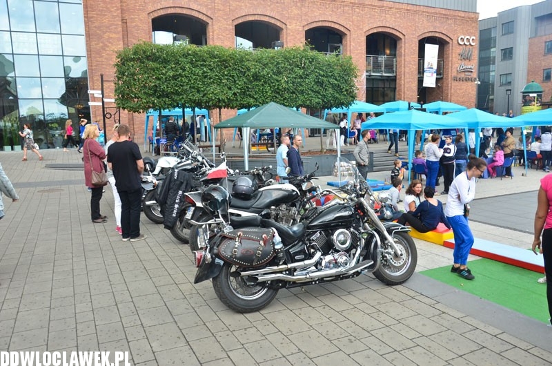 Motokrew na placu grodzkim we Wzorcowni