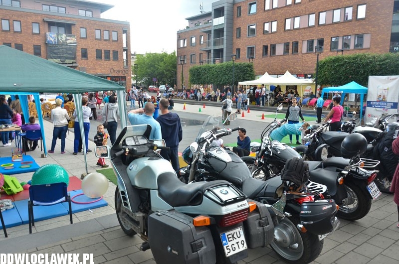 Motokrew na placu grodzkim we Wzorcowni