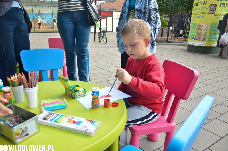 Motokrew na placu grodzkim we Wzorcowni