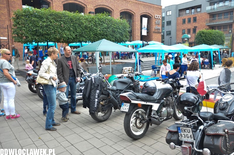 Motokrew na placu grodzkim we Wzorcowni