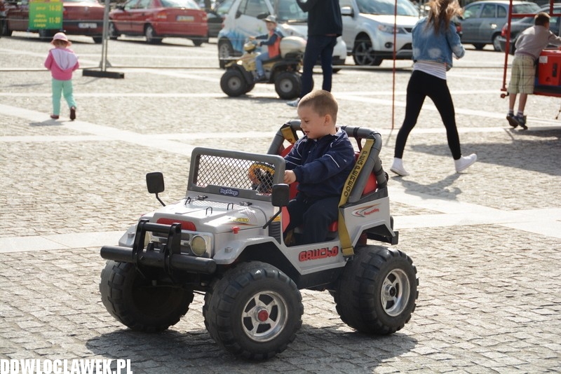 Dni Włocławka: wesołe miasteczko na rynku