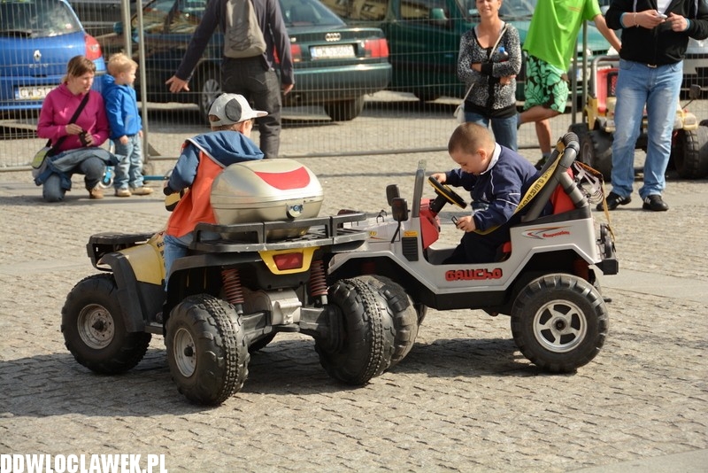 Dni Włocławka: wesołe miasteczko na rynku