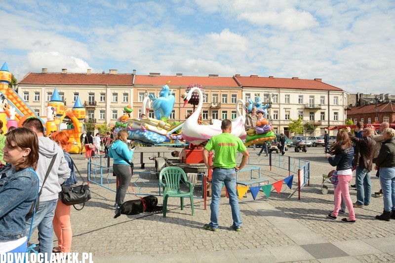 Dni Włocławka: wesołe miasteczko na rynku