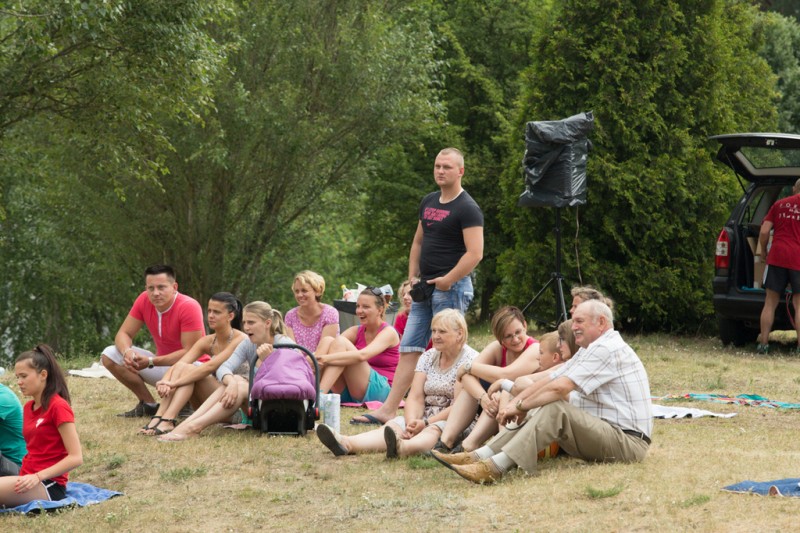 Piknik nad jeziorem Wikaryjskim