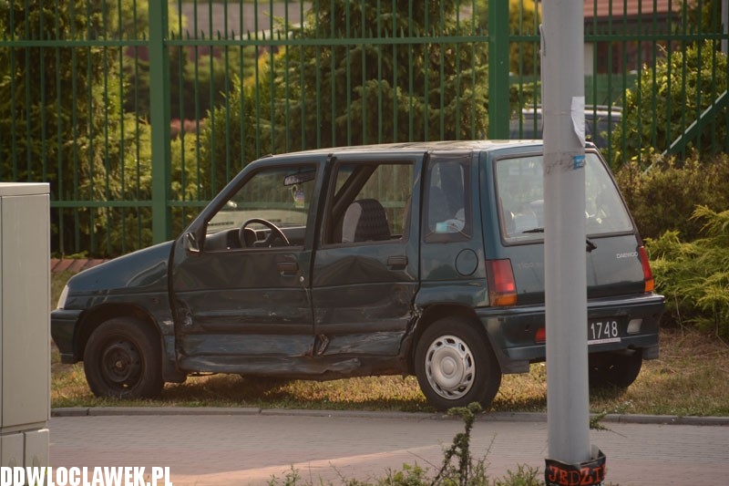 Honda staranowała tico przy Okrzei