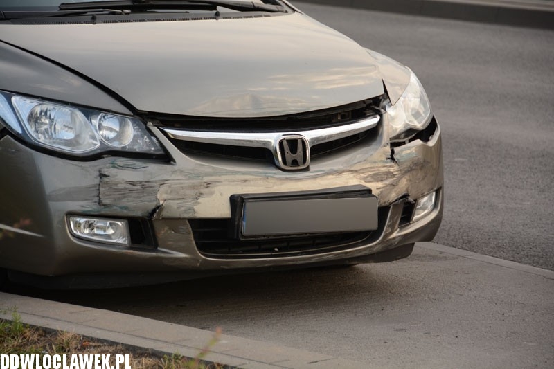 Honda staranowała tico przy Okrzei