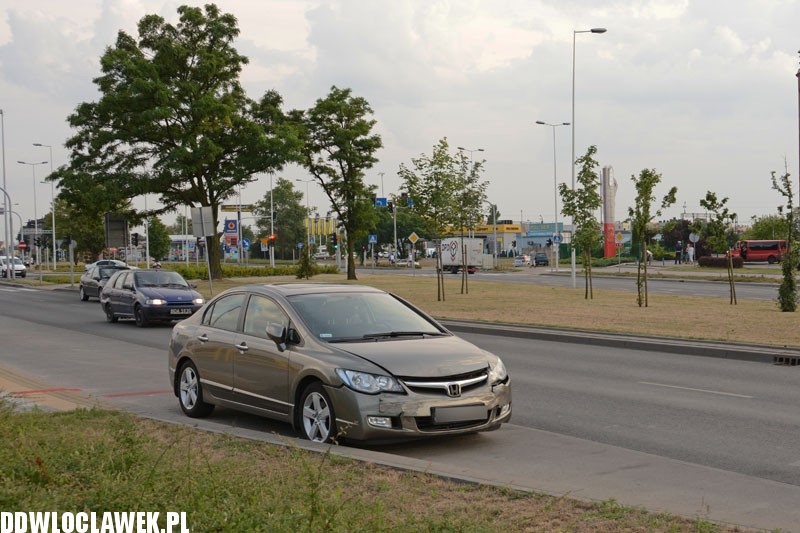 Honda staranowała tico przy Okrzei