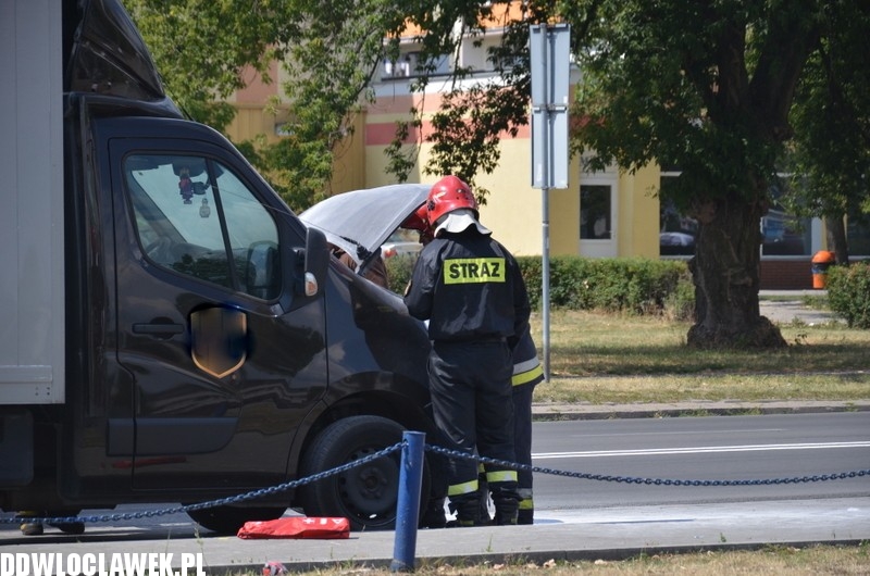 Kolizja i pożar auta na ul. Polnej