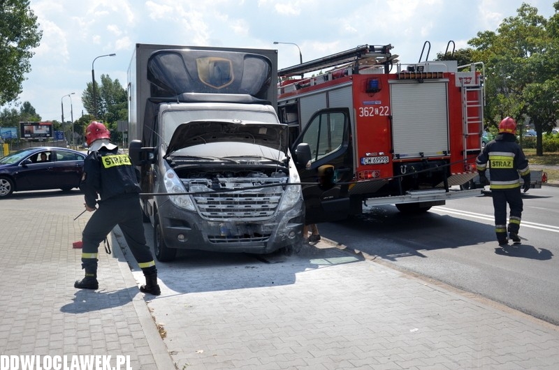 Kolizja i pożar auta na ul. Polnej