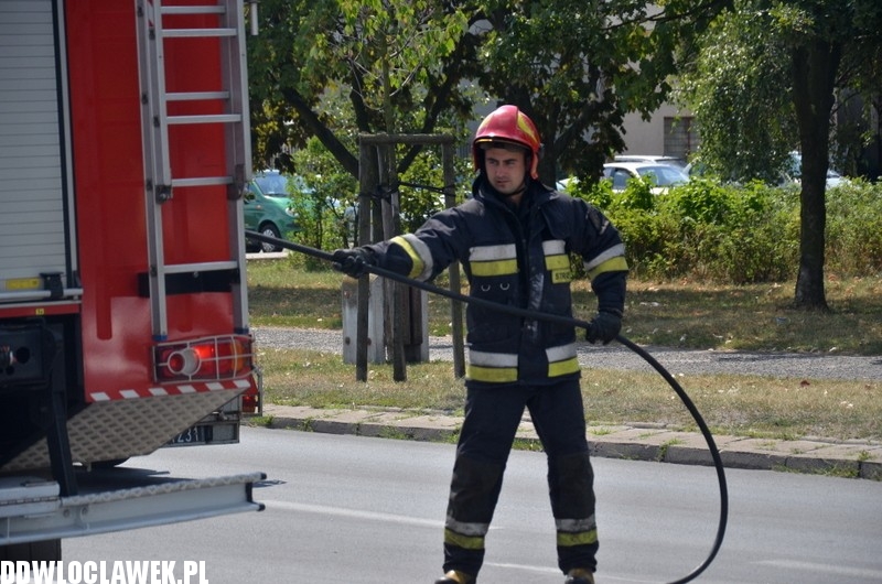 Kolizja i pożar auta na ul. Polnej