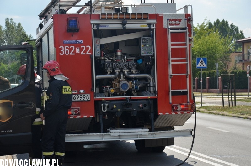 Kolizja i pożar auta na ul. Polnej