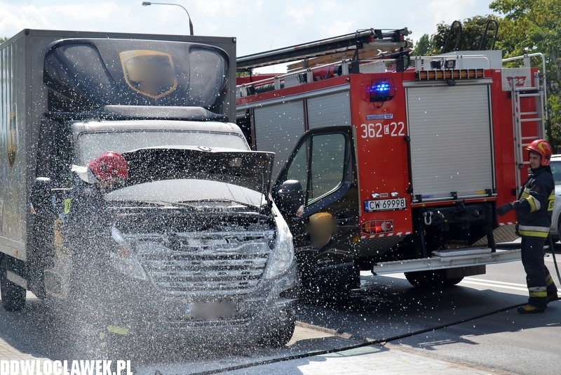 Kolizja i pożar auta na ul. Polnej