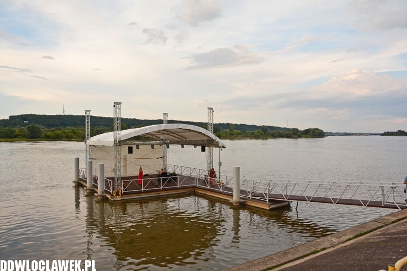 Piosenki po rosyjsku na pływającej scenie
